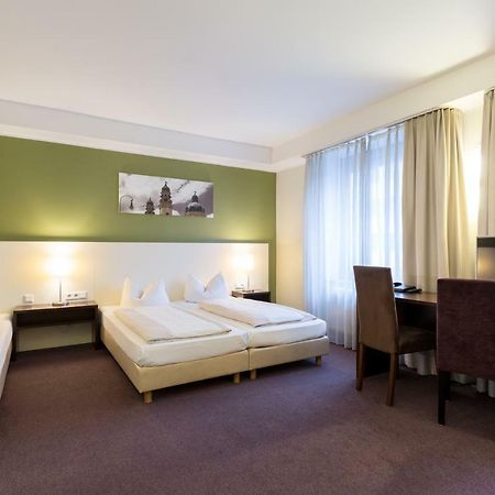 Hotel Dolomit Мюнхен Екстер'єр фото