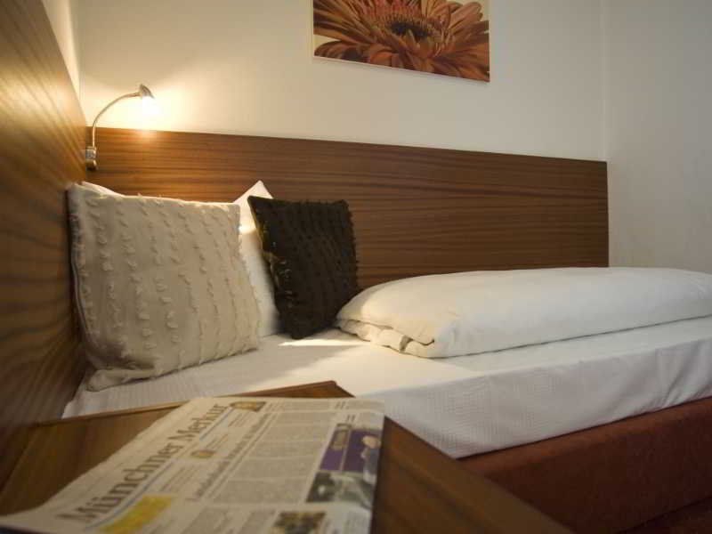 Hotel Dolomit Мюнхен Екстер'єр фото