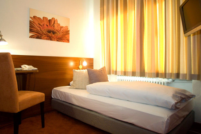 Hotel Dolomit Мюнхен Екстер'єр фото