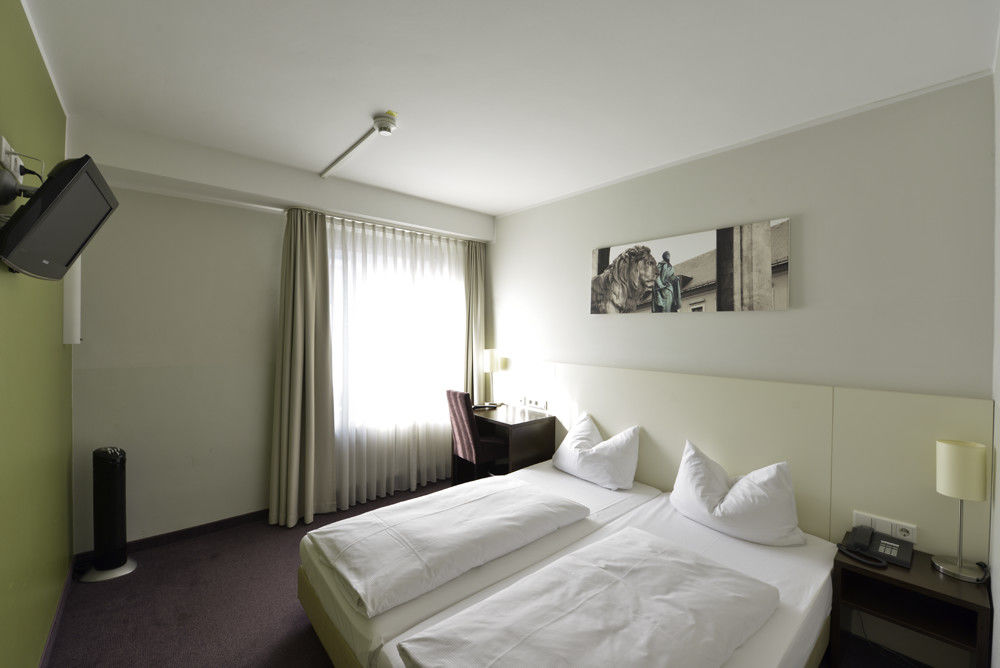 Hotel Dolomit Мюнхен Екстер'єр фото