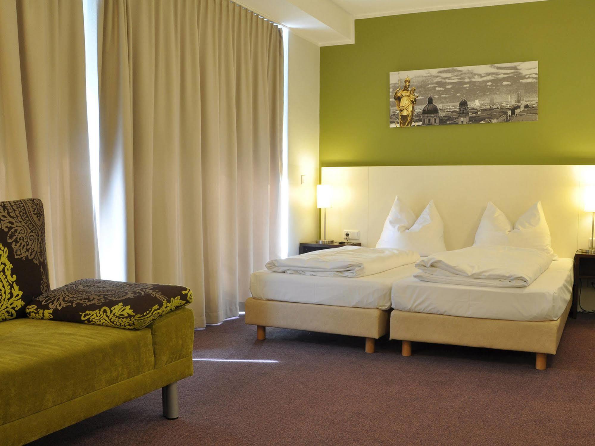 Hotel Dolomit Мюнхен Екстер'єр фото