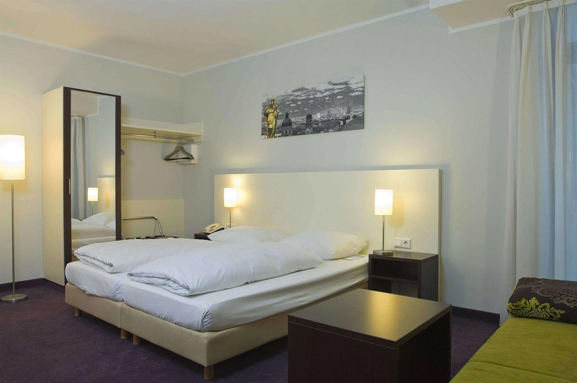 Hotel Dolomit Мюнхен Екстер'єр фото