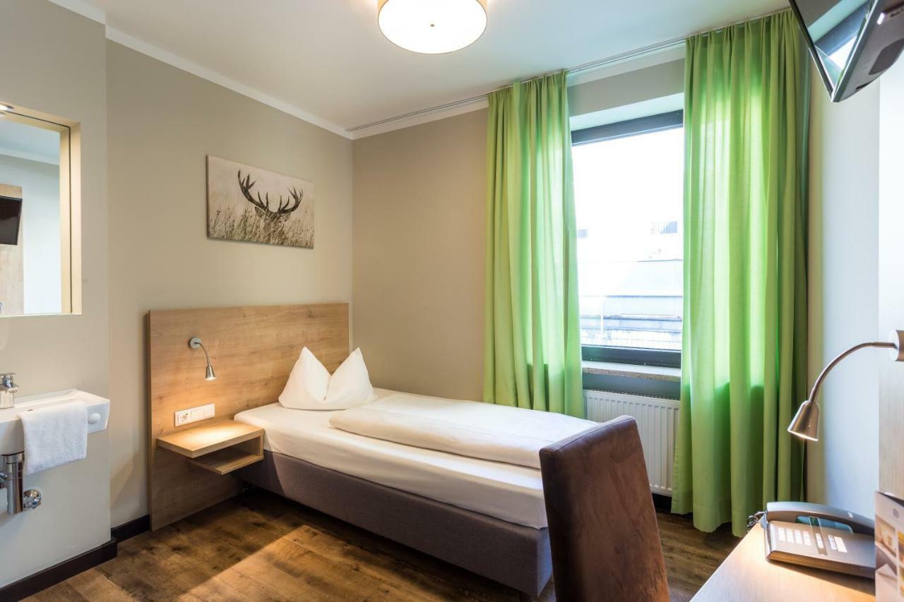 Hotel Dolomit Мюнхен Екстер'єр фото